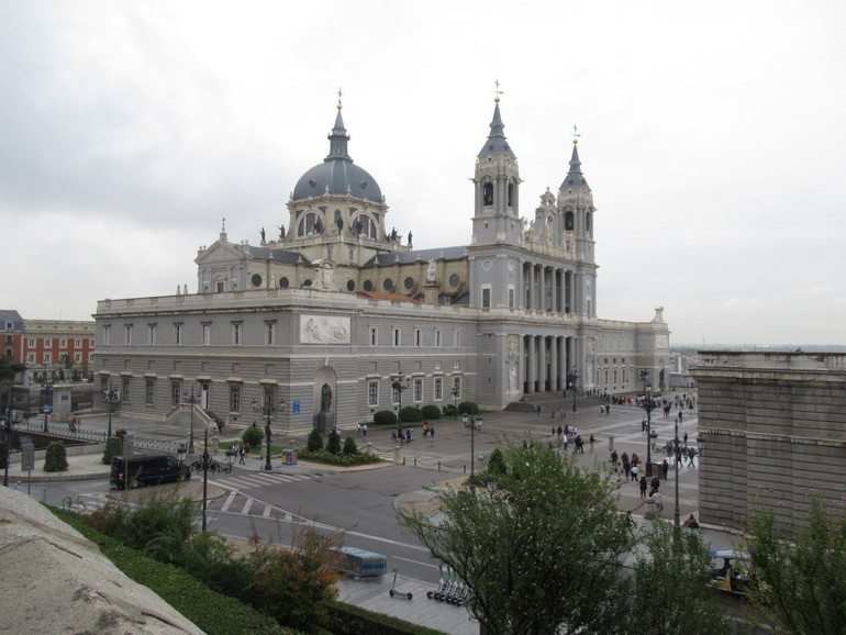 Moderne kathedraal in Madrid